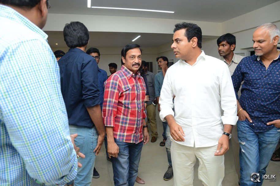 KTR-Watching-Pelli-Choopulu-Movie-Special-Show